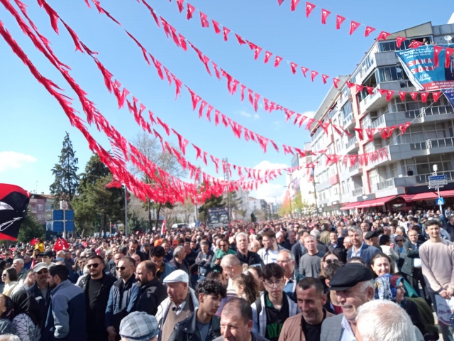 Atatürk'ün hedef gösterdiği çağdaş uygarlık seviyesine erişmek için bize oy verip önümüzü açın