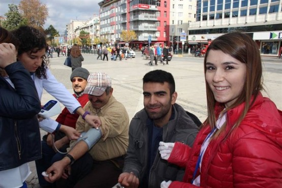 Uşak Halk Sağlığı Müdürlüğü, diyabet hastalığına dikkat çekti!