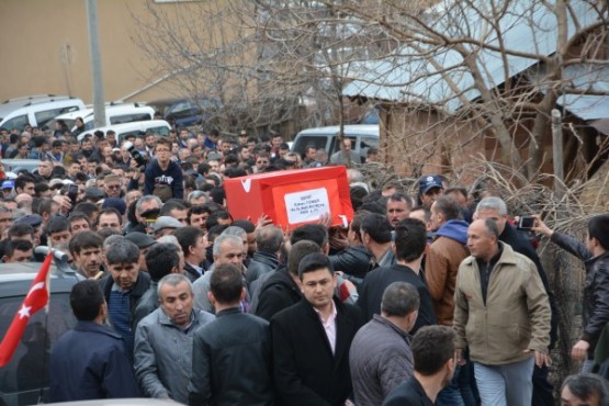 Uşaklı Şehidini Mahşeri Bir Kalabalıkla Uğurladı!