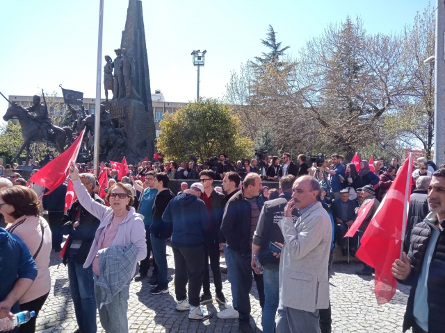 Atatürk'ün hedef gösterdiği çağdaş uygarlık seviyesine erişmek için bize oy verip önümüzü açın