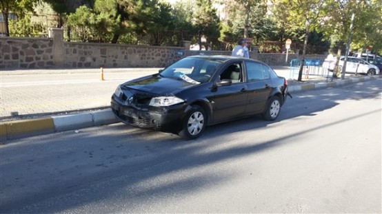 Uşak'ta zincirleme kaza! 4 araç birbirine girdi, 8 yaralı!