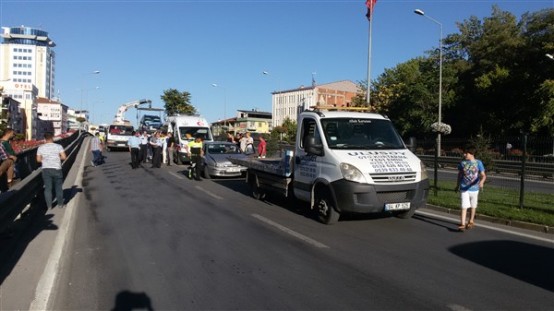 Uşak'ta zincirleme kaza! 4 araç birbirine girdi, 8 yaralı!