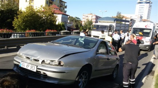 Uşak'ta zincirleme kaza! 4 araç birbirine girdi, 8 yaralı!