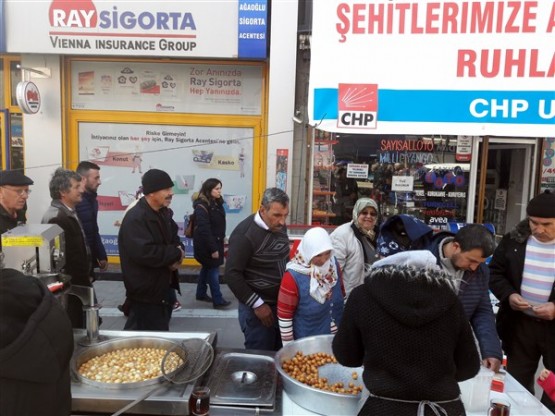 CHP Uşak, Çanakkale Şehitleri ruhuna lokma döktürdü!