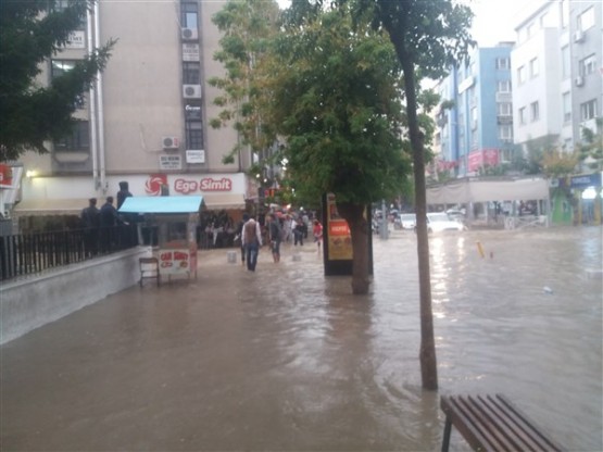 Ödüllü şehir Uşak'ın yağmurdan sonra ortaya çıkan görüntüleri!