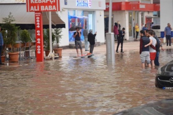 Ödüllü şehir Uşak'ın yağmurdan sonra ortaya çıkan görüntüleri!