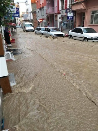 Ödüllü şehir Uşak'ın yağmurdan sonra ortaya çıkan görüntüleri!