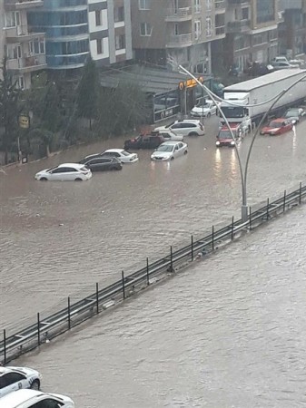 Ödüllü şehir Uşak'ın yağmurdan sonra ortaya çıkan görüntüleri!