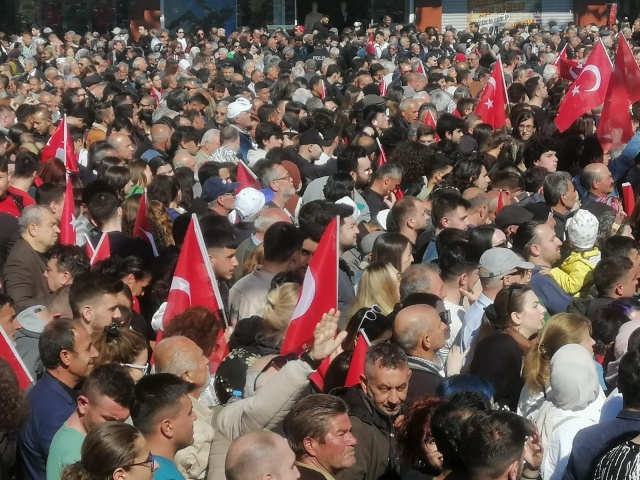 Atatürk'ün hedef gösterdiği çağdaş uygarlık seviyesine erişmek için bize oy verip önümüzü açın