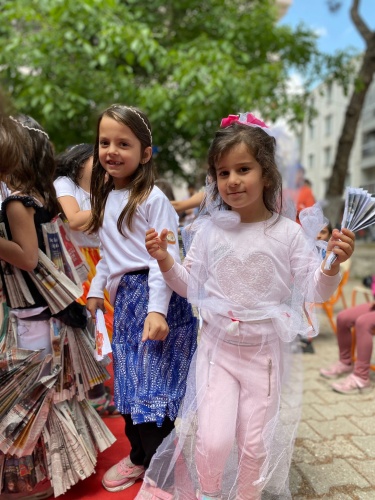  Uşak Üniversitesi'nin genç fikirlerinden Bir Kutu Dönüşüm Bir Kucak Hayat Projesi