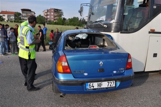 İşçi Servisi Önüne Çıkan Otomobile Çarptı! 1 Ölü