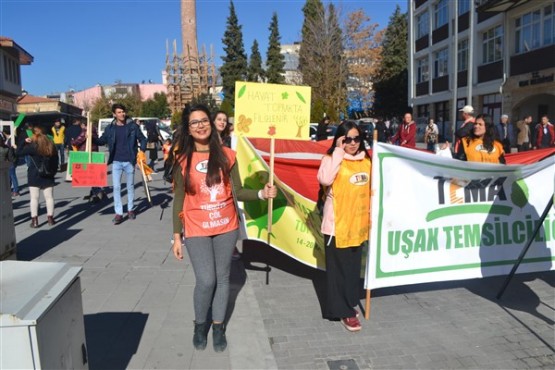 Uşak Tema Gönüllüleri Toprak Bozulumuna Karşı Yürüdü!