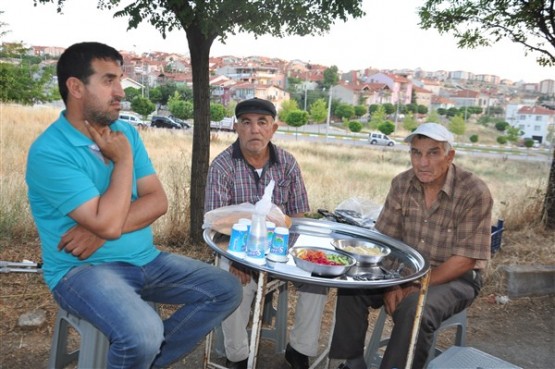 Uşaklı vefakar evlat, iş kazasında hayatını kaybeden annesi için iftar verdi!