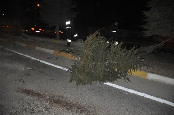 Karşı Şeride Geçen Otomobildeki Bir Kişi Hayatını Kaybetti!