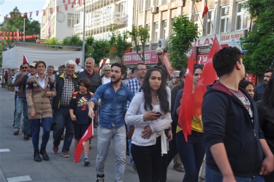 Gençlik Bayramı kutlaması, CHP Uşak Gençliği'nden geldi!