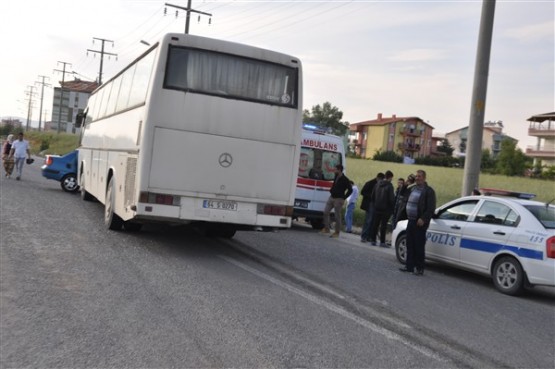 İşçi Servisi Önüne Çıkan Otomobile Çarptı! 1 Ölü