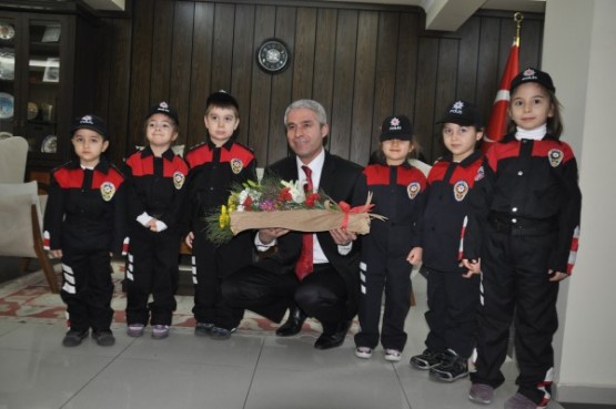 Dev yürekli minikler, Uşak Polisine taziye ziyaretinde bulundu!