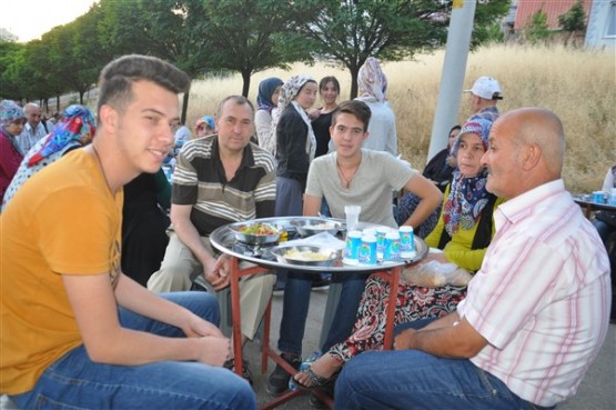 Uşaklı vefakar evlat, iş kazasında hayatını kaybeden annesi için iftar verdi!