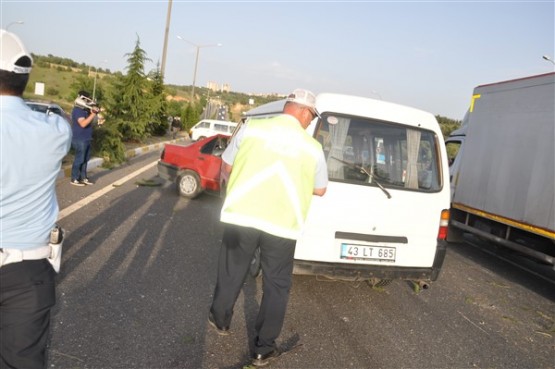 Uşak'ta üniversite kavşağında kaza! 7 yaralı!