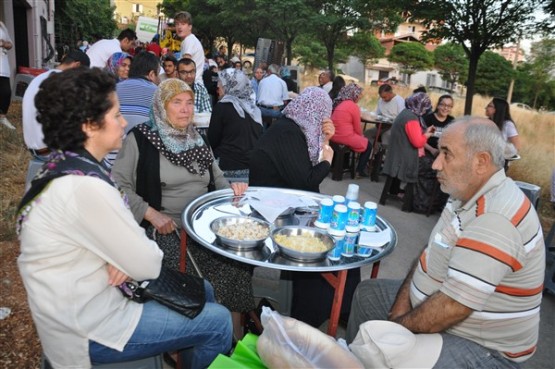 Uşaklı vefakar evlat, iş kazasında hayatını kaybeden annesi için iftar verdi!