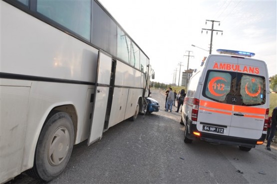 İşçi Servisi Önüne Çıkan Otomobile Çarptı! 1 Ölü