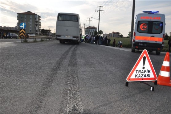 İşçi Servisi Önüne Çıkan Otomobile Çarptı! 1 Ölü