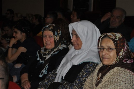 Medical Park Tiyatro Kulübü'ne Uşak’lılardan Tam Not!