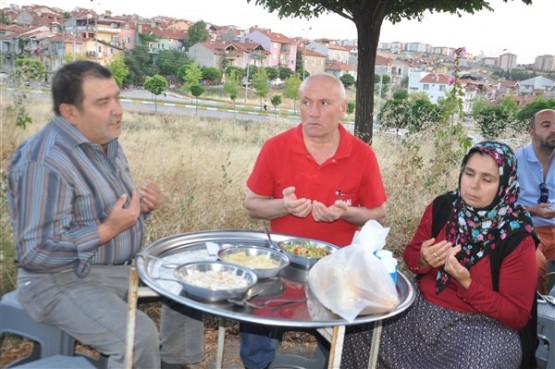 Uşaklı vefakar evlat, iş kazasında hayatını kaybeden annesi için iftar verdi!