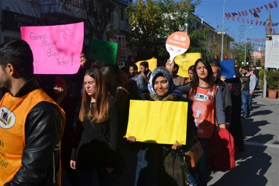 Uşak Tema Gönüllüleri Toprak Bozulumuna Karşı Yürüdü!