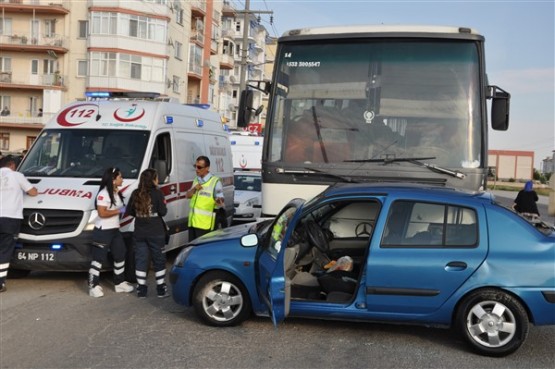 İşçi Servisi Önüne Çıkan Otomobile Çarptı! 1 Ölü