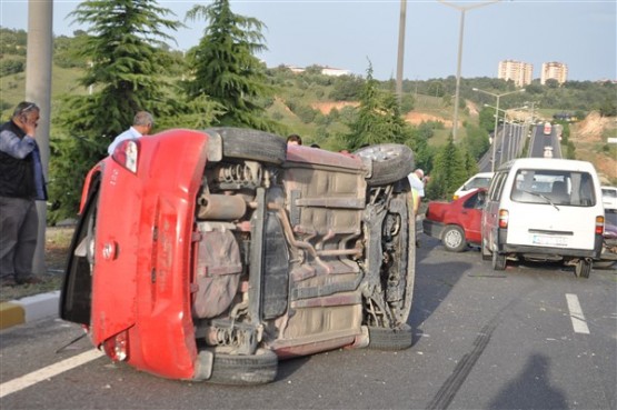 Uşak'ta üniversite kavşağında kaza! 7 yaralı!