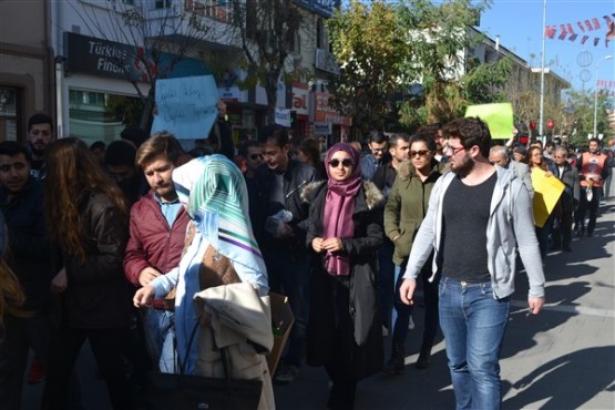 Uşak Tema Gönüllüleri Toprak Bozulumuna Karşı Yürüdü!