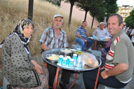 Uşaklı vefakar evlat, iş kazasında hayatını kaybeden annesi için iftar verdi!