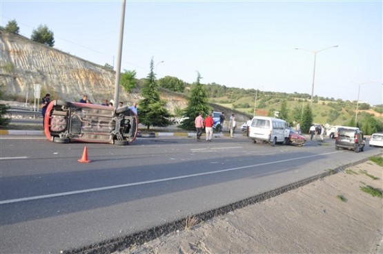 Uşak'ta üniversite kavşağında kaza! 7 yaralı!