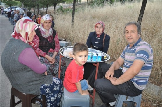 Uşaklı vefakar evlat, iş kazasında hayatını kaybeden annesi için iftar verdi!