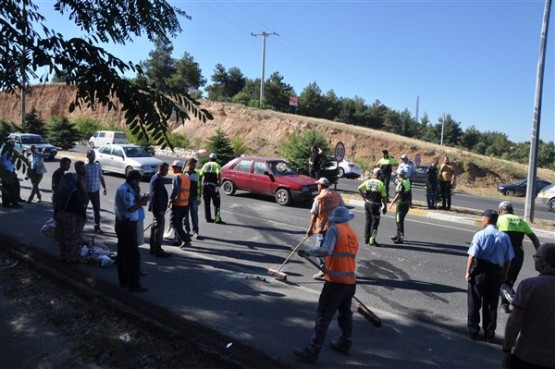 Uşak'ta zincirleme kaza! 15 araç birbirine girdi, 11 yaralı!