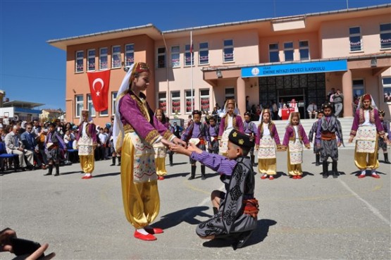 23 Nisan, Emine Niyazi Deveci İlkokulu'nda Coşku İle Kutlandı!