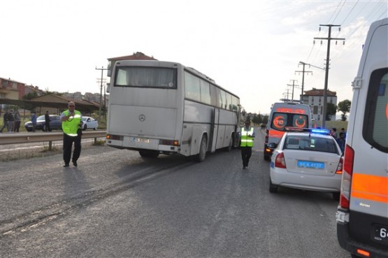 İşçi Servisi Önüne Çıkan Otomobile Çarptı! 1 Ölü