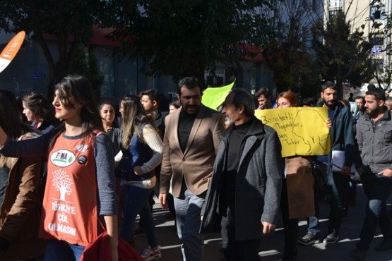 Uşak Tema Gönüllüleri Toprak Bozulumuna Karşı Yürüdü!