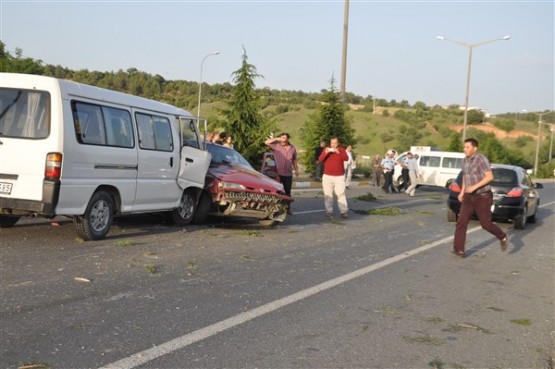 Uşak'ta üniversite kavşağında kaza! 7 yaralı!