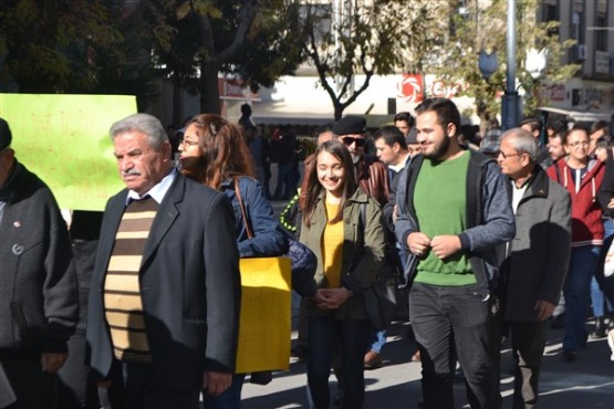 Uşak Tema Gönüllüleri Toprak Bozulumuna Karşı Yürüdü!