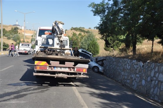 Uşak'ta zincirleme kaza! 15 araç birbirine girdi, 11 yaralı!