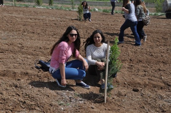 Yeşil Bir Uşak İçin TEMA Gönüllüleri Fidan Dikti!