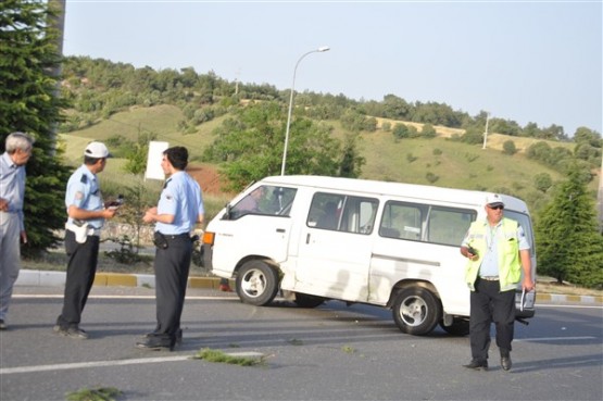 Uşak'ta üniversite kavşağında kaza! 7 yaralı!