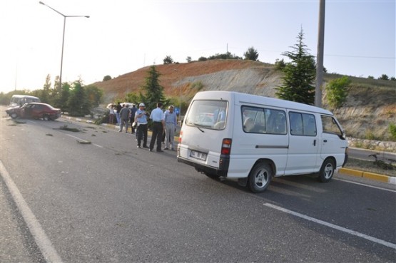 Uşak'ta üniversite kavşağında kaza! 7 yaralı!