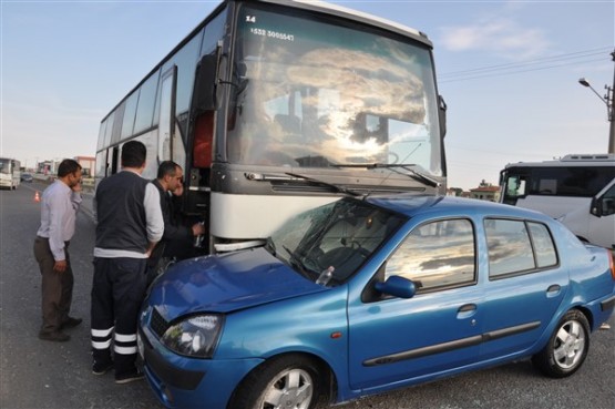 İşçi Servisi Önüne Çıkan Otomobile Çarptı! 1 Ölü