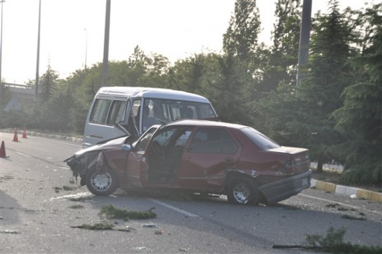 Uşak'ta üniversite kavşağında kaza! 7 yaralı!