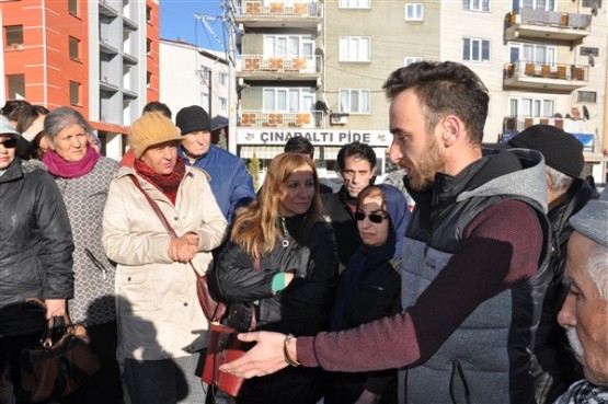 Uşaklı Çevrecilereden sert tepki; bu ağacı kesenlerin de, kesilmesine karar verenlerin de elleri kurusun!