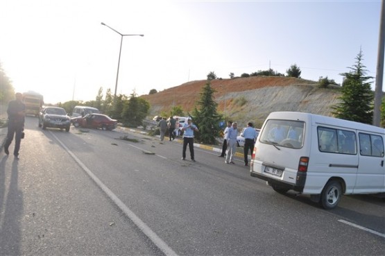 Uşak'ta üniversite kavşağında kaza! 7 yaralı!