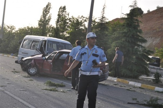 Uşak'ta üniversite kavşağında kaza! 7 yaralı!